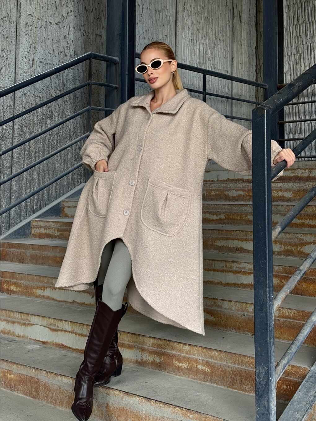 Geniş Çift Cepli Kalın Buklet Kumaş Mevsimlik Mont Bej-4