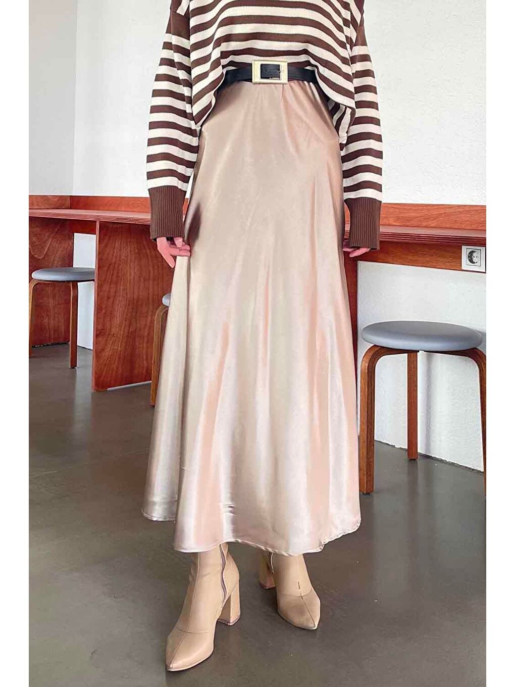 Bej Düz Saten Çan Etek Vizonrengi