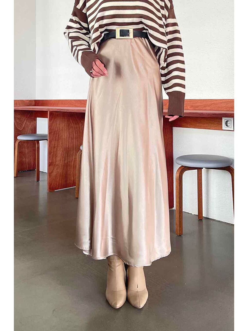 Bej Düz Saten Çan Etek Vizonrengi-1