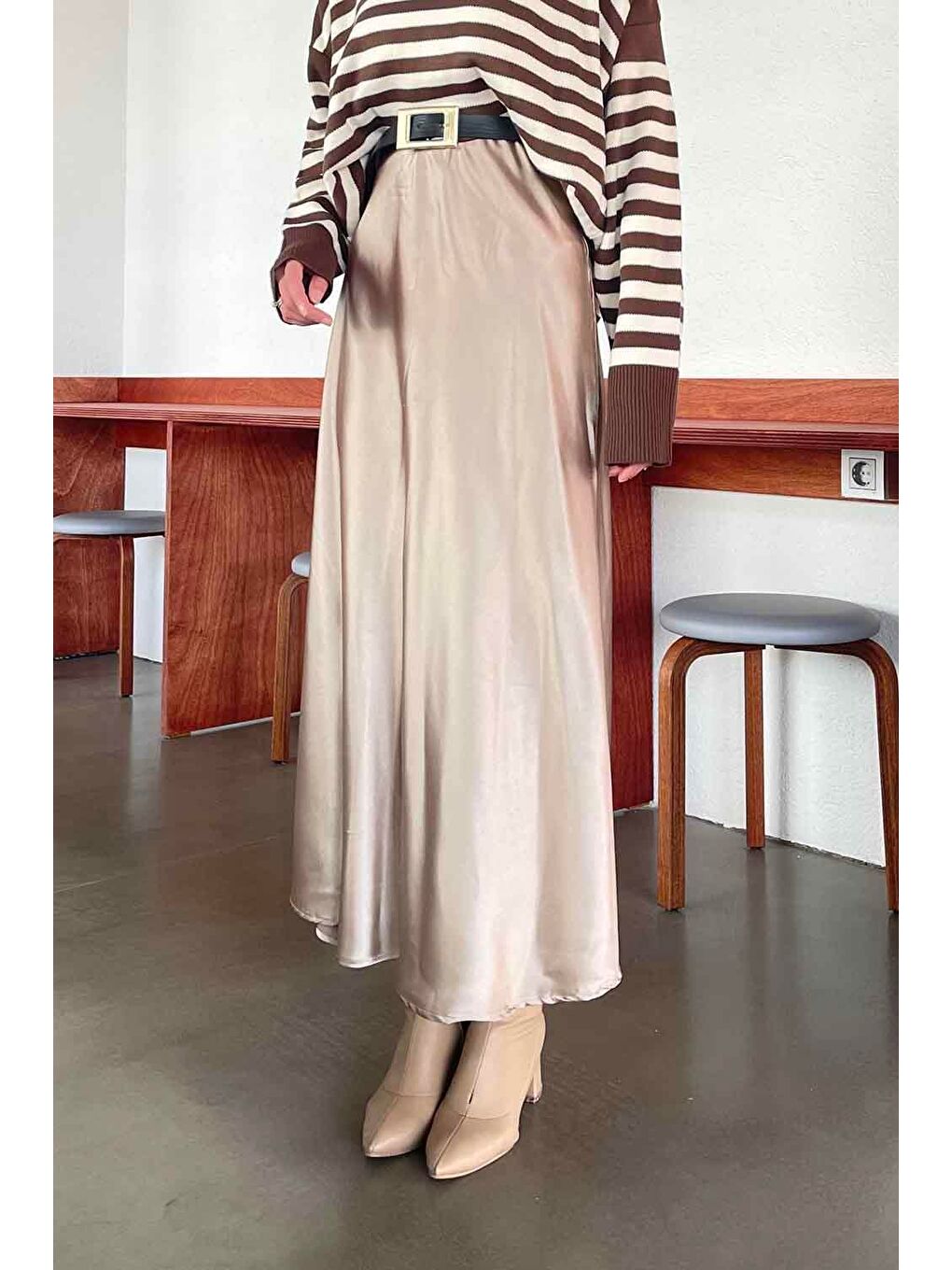 Bej Düz Saten Çan Etek Vizonrengi-3