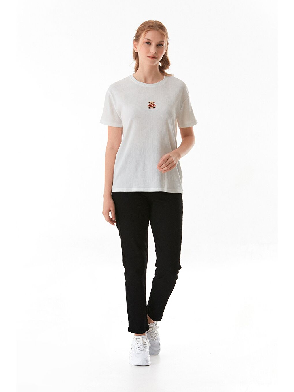 Beyaz Ayıcık Nakışlı Bürümcük Kumaş Oversize Tişört-3