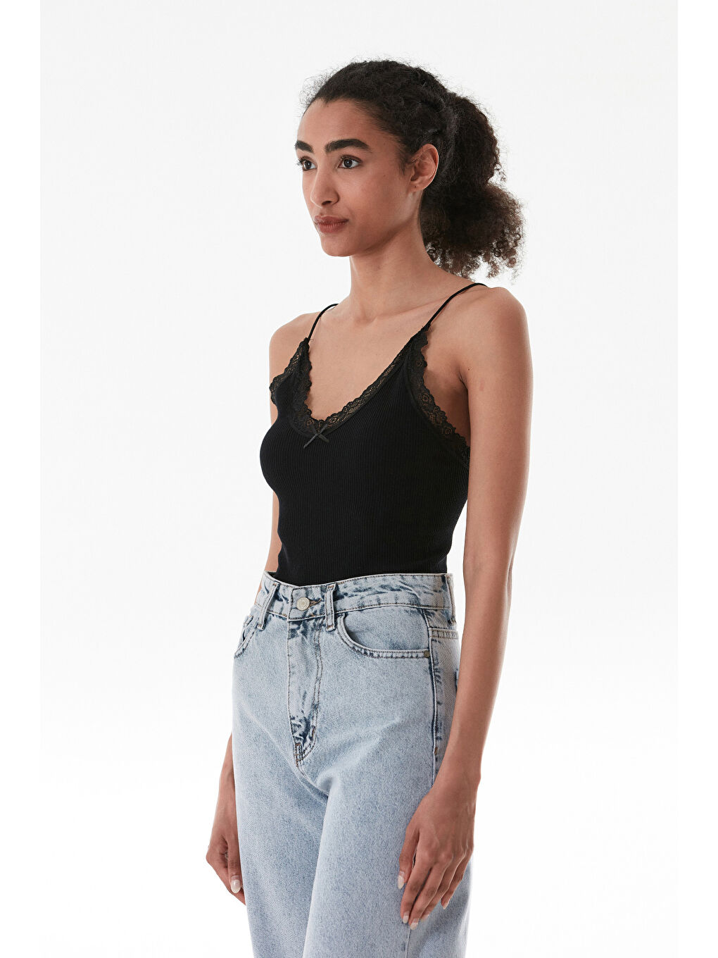 Siyah Fitilli Dantelli Kurdele Detaylı Çıtçıtlı Body-2