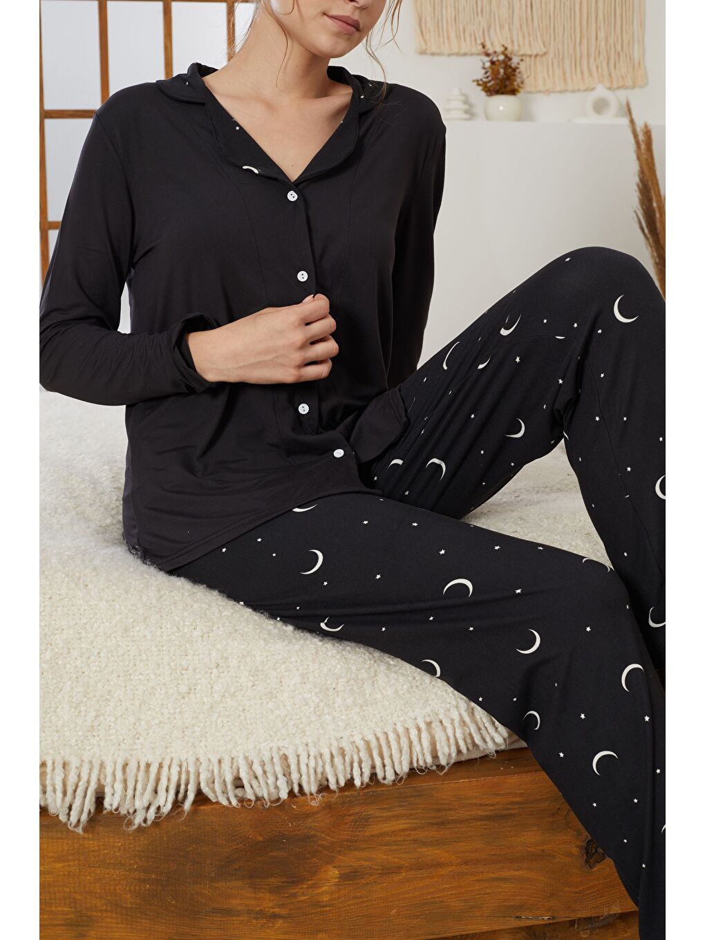 Siyah Yıldız Desenli Gömlek Yaka Düğmeli Milan Örme Pijama Takım25224011