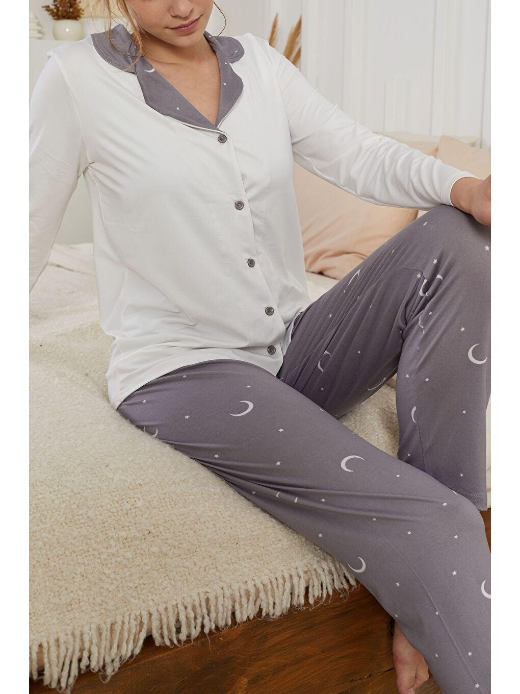 Ekru Yıldız Desenli Gömlek Yaka Düğmeli Milan Örme Pijama Takım25224008