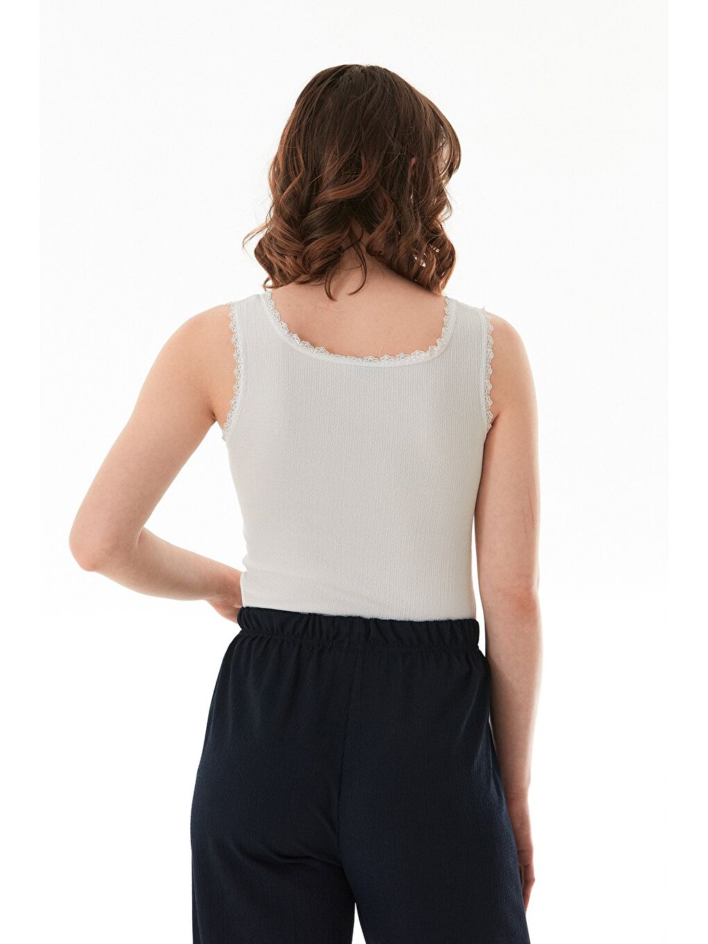 Beyaz Bürümcük Kumaş Dantelli Askılı Body-3