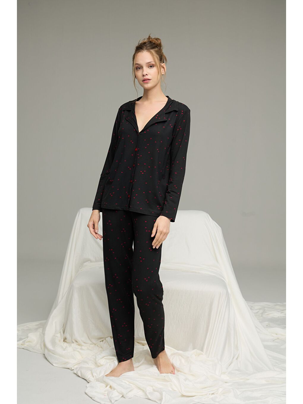 Siyah Kalp Desenli Gömlek Yaka Düğmeli Milan Örme Pijama Takım25224015-1