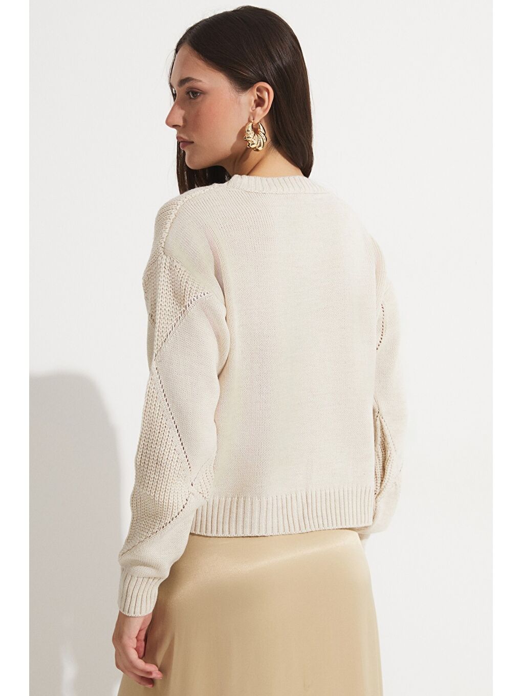 Bej Kadın Bisiklet Yaka Düşük Omuz Kendinden Desenli Triko Kazak-3