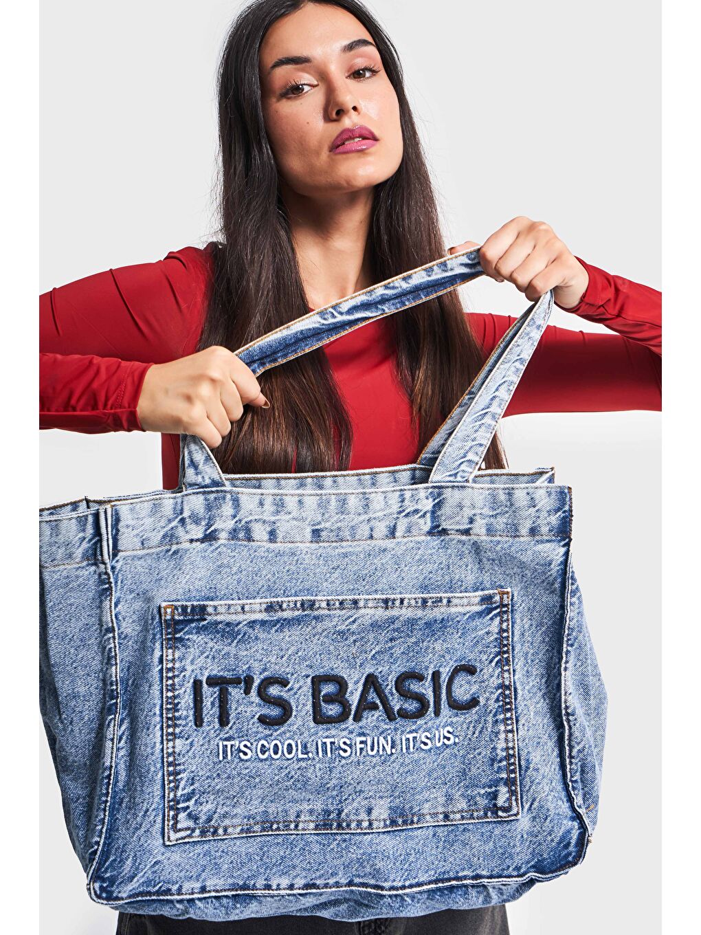 it's basic Koyu Mavi Renk S3w427 Mavi Nakışlı Körüklü Cepli Denim Çanta