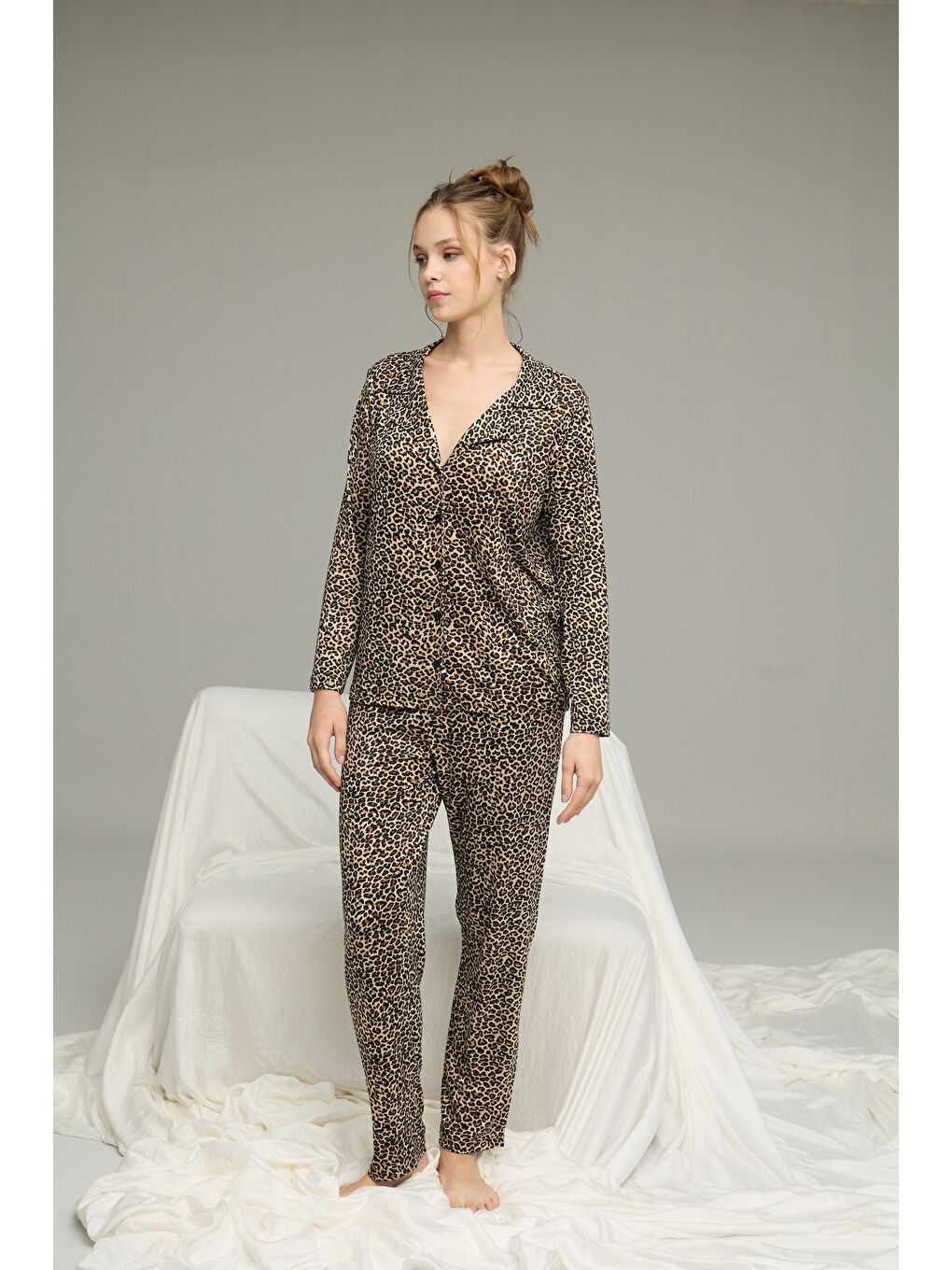 Karışık Leopar Desenli Gömlek Yaka Düğmeli Milan Örme Pijama Takım25224018-1