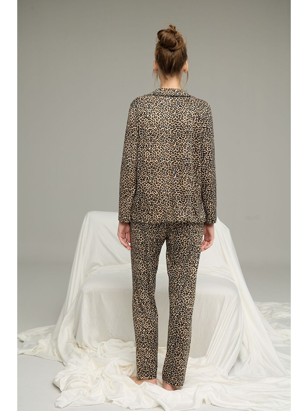 Karışık Leopar Desenli Gömlek Yaka Düğmeli Milan Örme Pijama Takım25224018-2