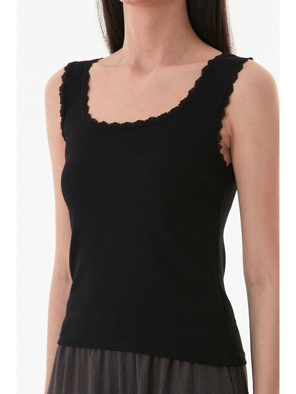 Siyah Bürümcük Kumaş Dantelli Askılı Body-4