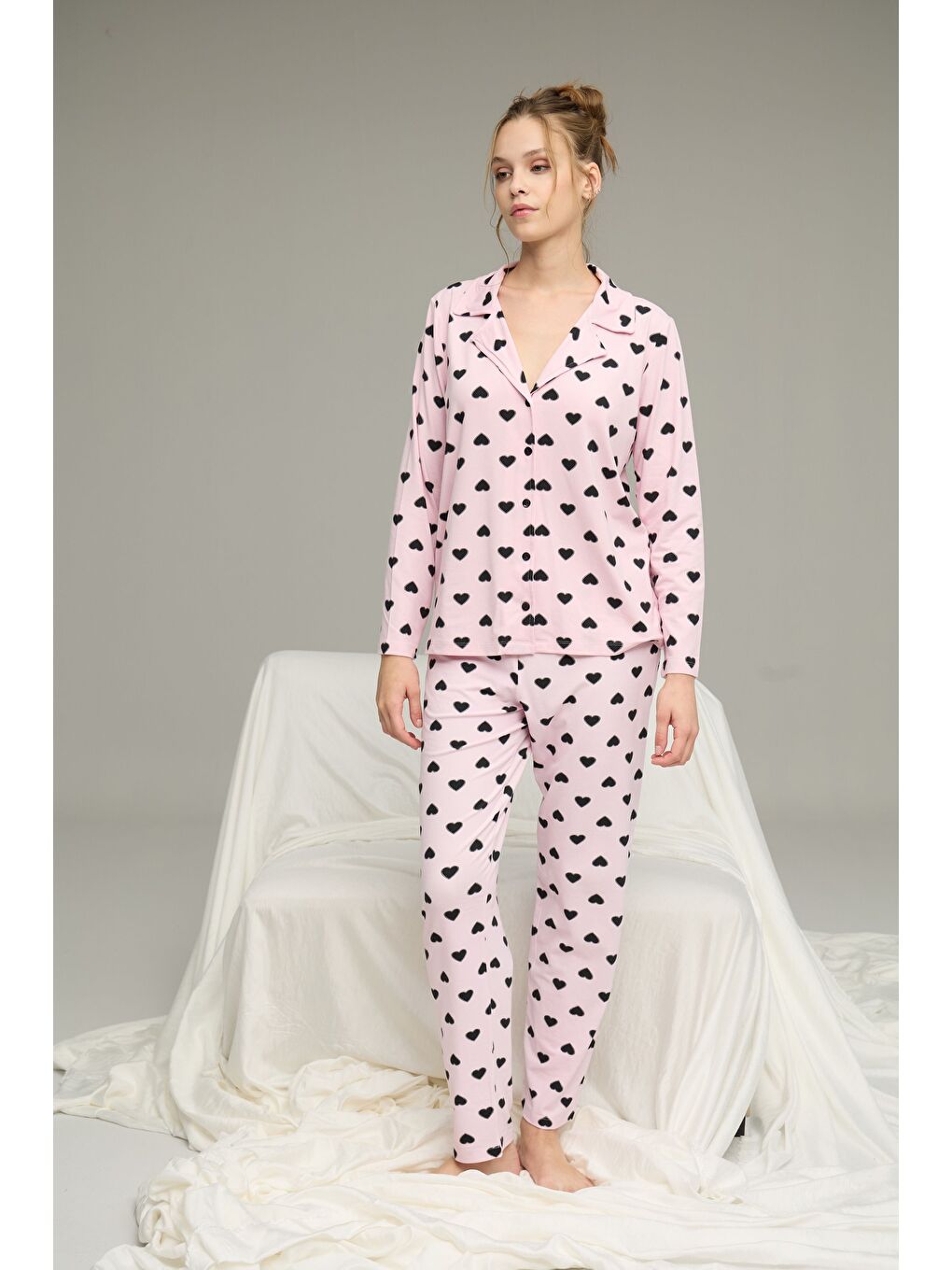 Pembe Kalp Desenli Gömlek Yaka Düğmeli Milan Örme Pijama Takım25224023-1