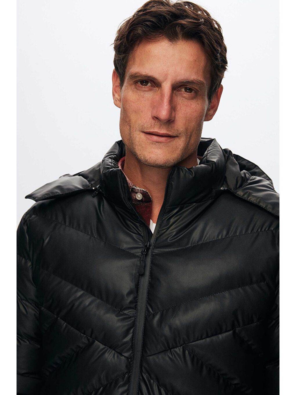 Slim Fit Siyah Rüzgar Geçirmez Su İtici Kışlık Mont-2