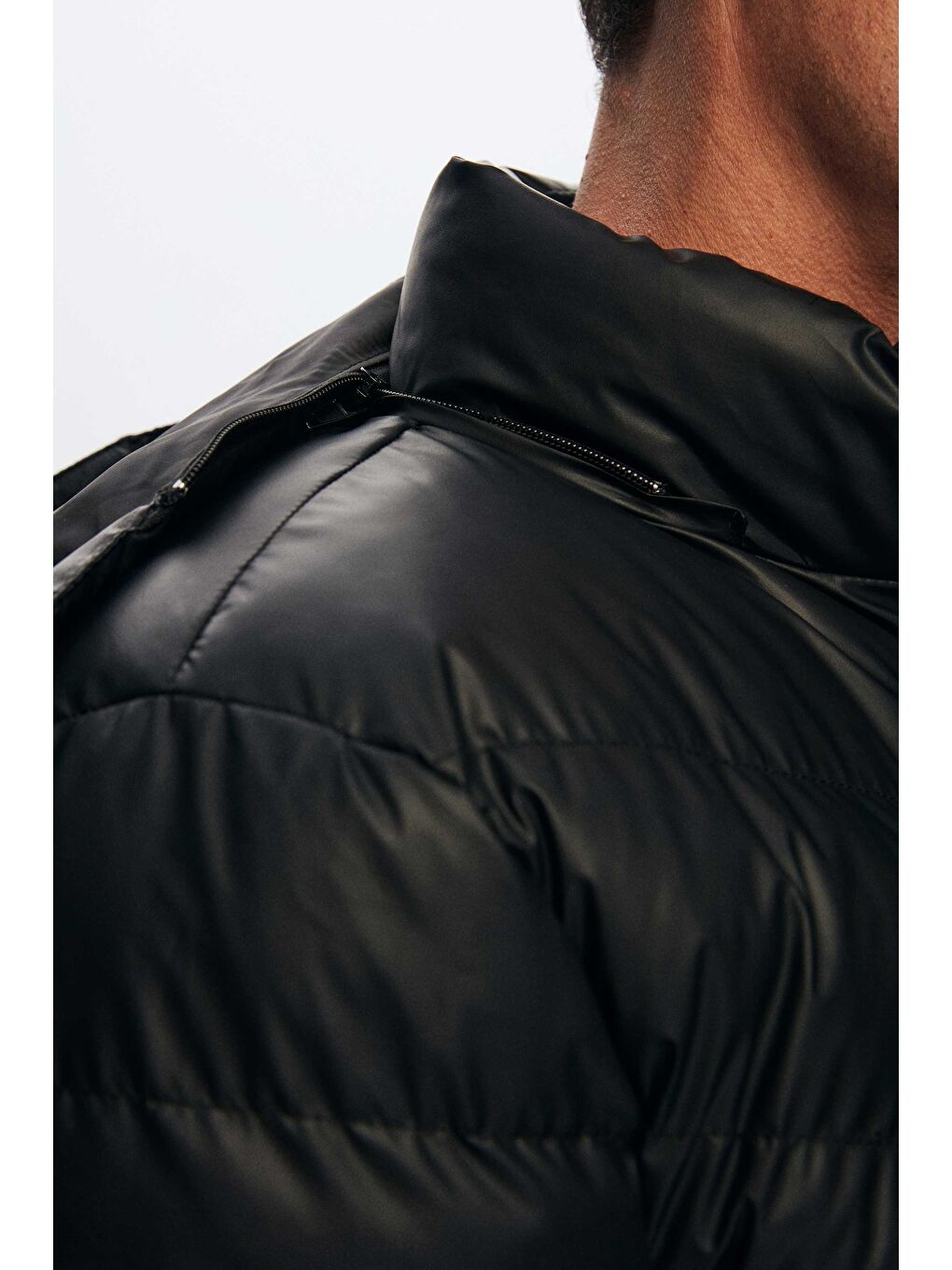 Slim Fit Siyah Rüzgar Geçirmez Su İtici Kışlık Mont-3