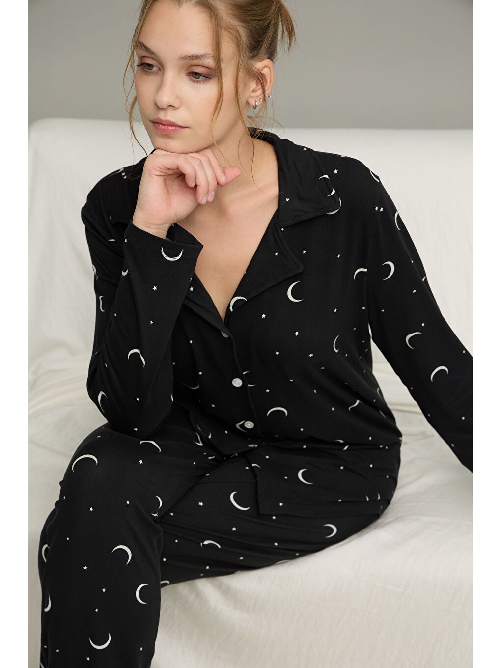 Siyah Yıldız Desenli Gömlek Yaka Düğmeli Milan Örme Pijama Takım25224028