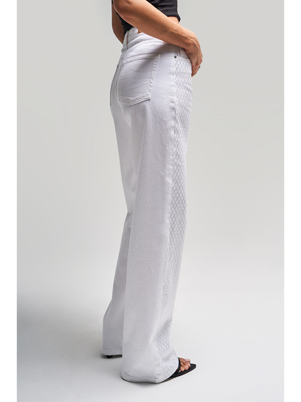 Kadın Beyaz Renk Doris T3-5s5-2 Straight Fit Yüksek Bel Baklava Taş Desenli %100 Pamuk İç Boy 80cm T-2