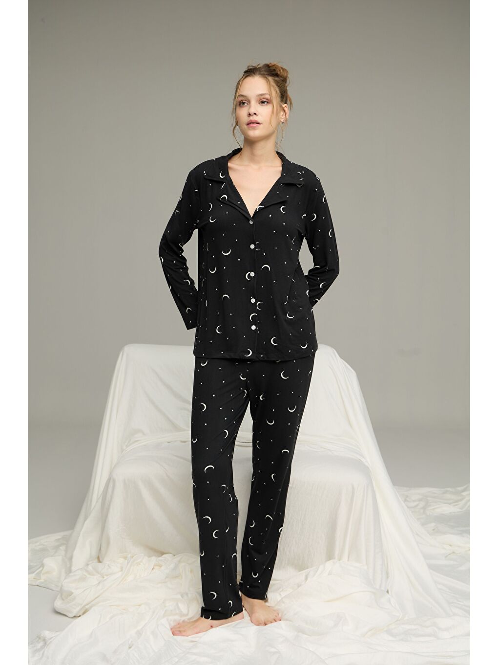 Siyah Yıldız Desenli Gömlek Yaka Düğmeli Milan Örme Pijama Takım25224028-1