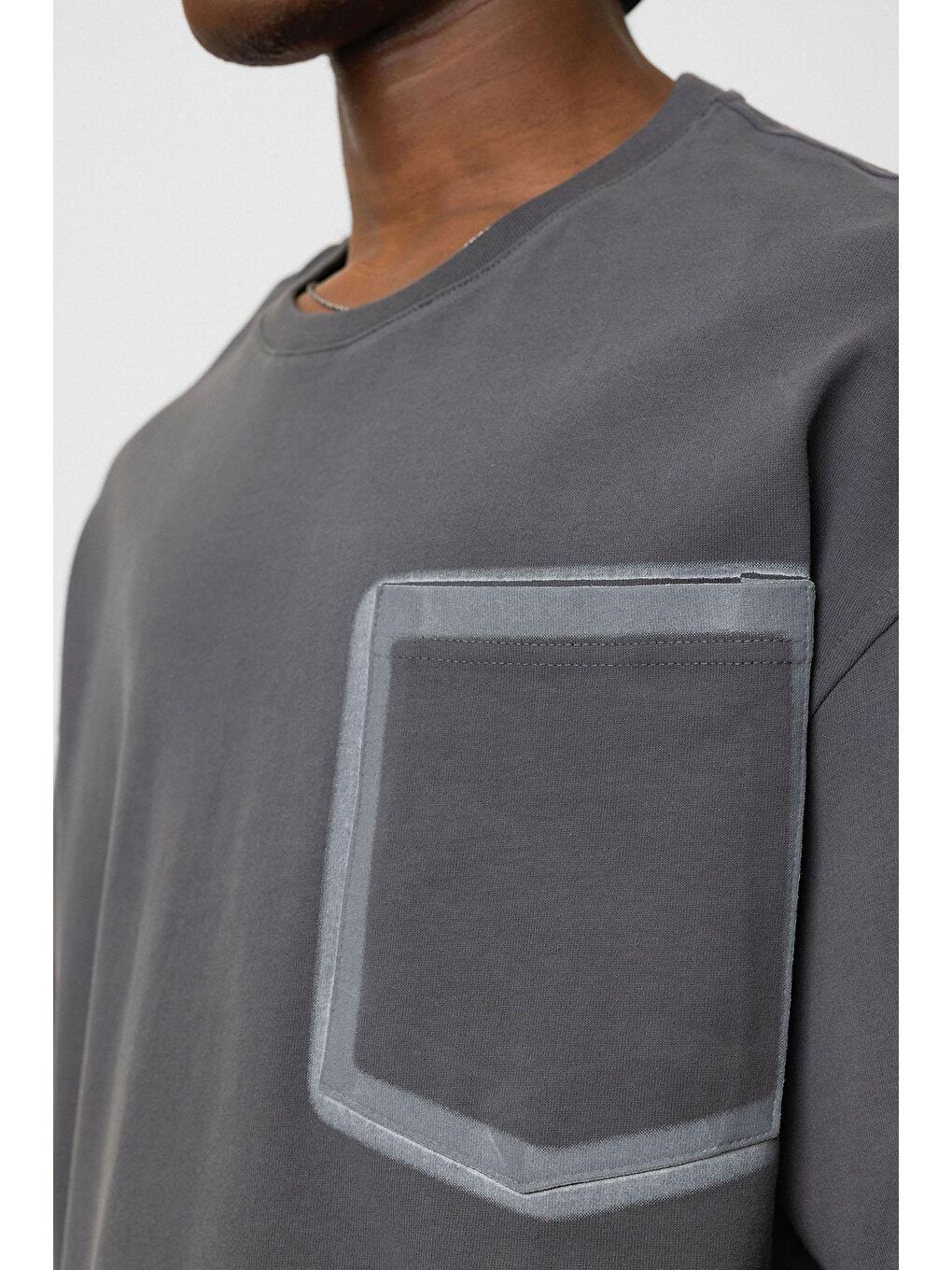 Gri Bisiklet Yaka Cepli Oversize Tişört Füme-5