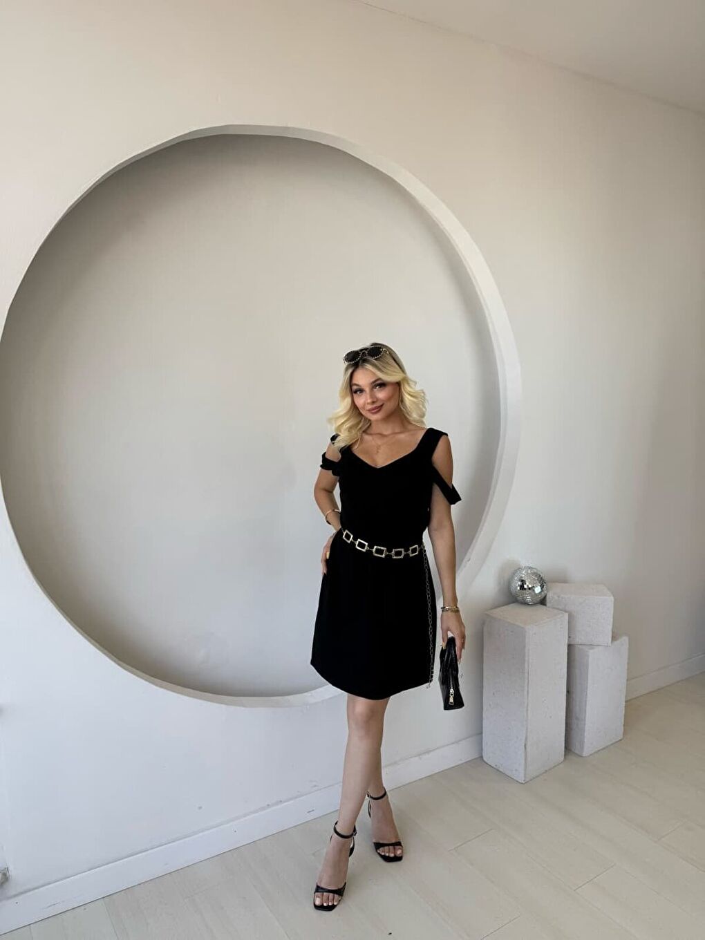 Siyah Kadın Askılı Soğuk Omuz Detaylı Modal Elbise-1