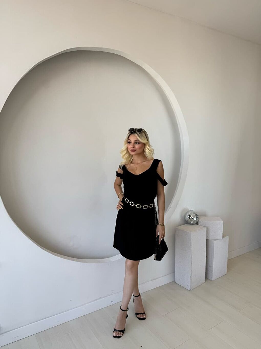 Siyah Kadın Askılı Soğuk Omuz Detaylı Modal Elbise-2