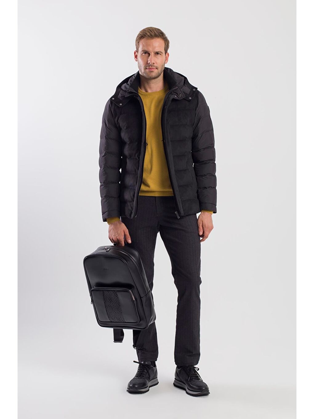 Siyah Comfort Fit Kapüşonlu Şişme Mont-1