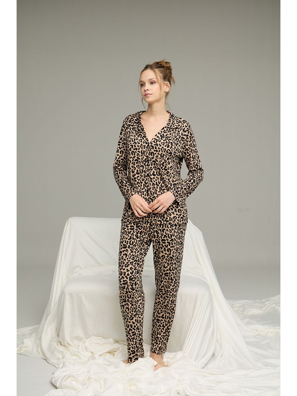 Karışık Leopar Desenli Gömlek Yaka Düğmeli Milan Örme Pijama Takım25224031-1
