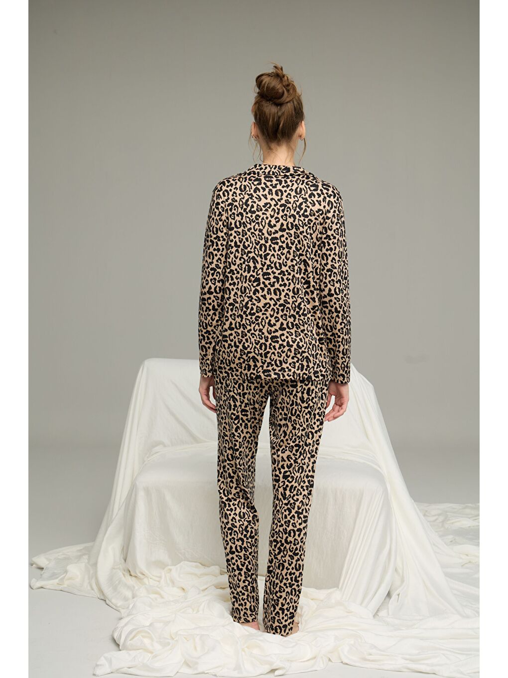 Karışık Leopar Desenli Gömlek Yaka Düğmeli Milan Örme Pijama Takım25224031-2