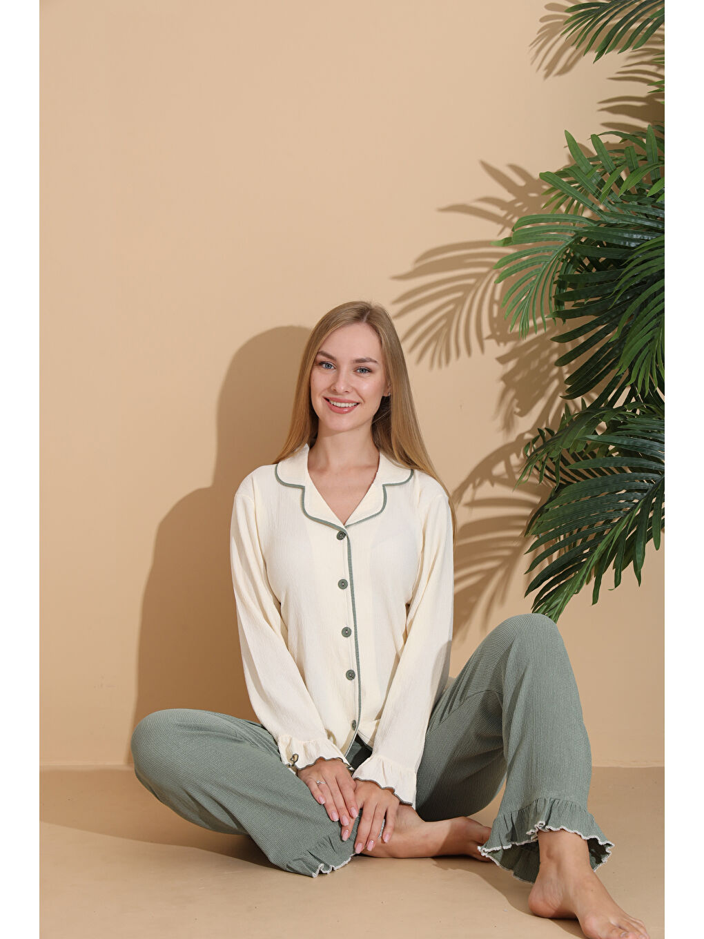 Ekru Bürümcük Kumaş Önden Düğmeli Uzun Kollu Kadın Pijama Takımı 6004-2