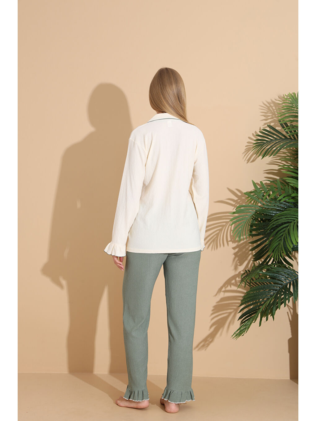 Ekru Bürümcük Kumaş Önden Düğmeli Uzun Kollu Kadın Pijama Takımı 6004-3