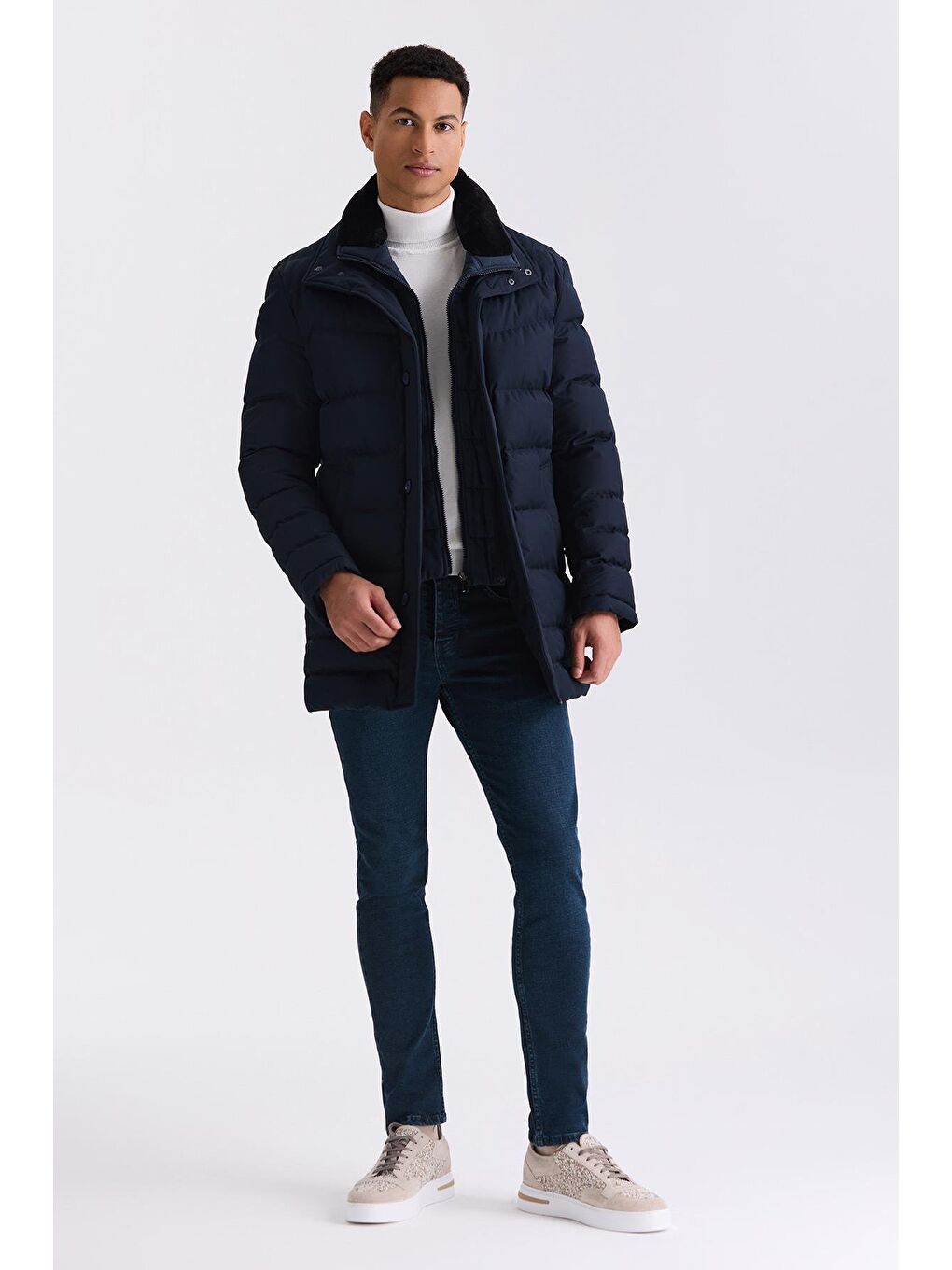 Lacivert Regular Fit Yaka Kürklü Düğmeli Şişme Mont-1