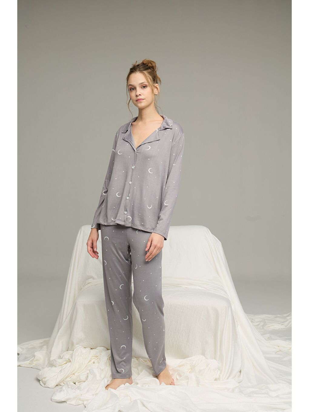 Gri Yıldız Desenli Gömlek Yaka Düğmeli Milan Örme Pijama Takım25224034-1