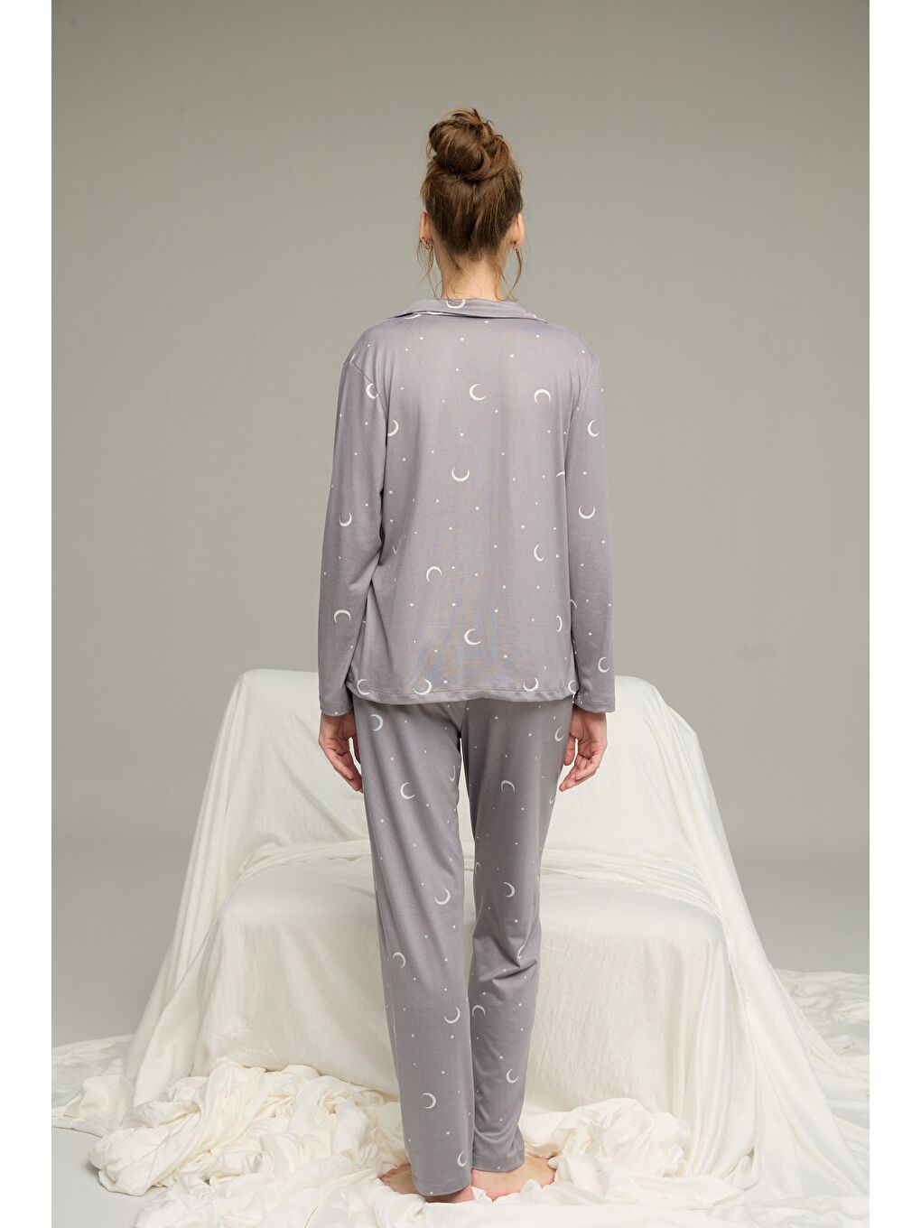 Gri Yıldız Desenli Gömlek Yaka Düğmeli Milan Örme Pijama Takım25224034-2