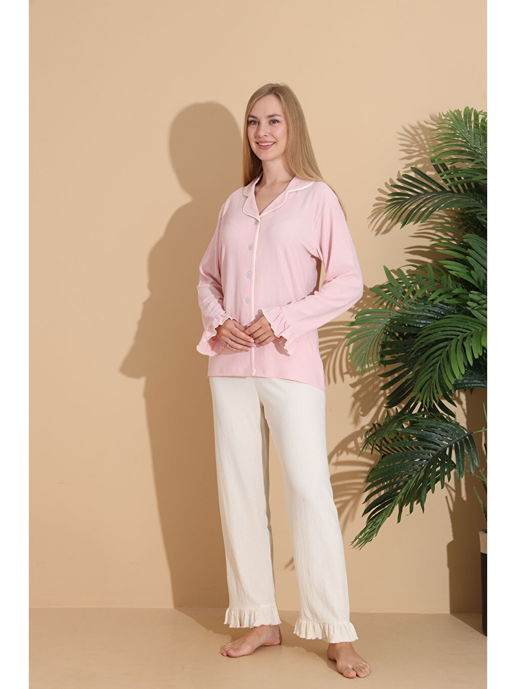 Pembe Bürümcük Kumaş Önden Düğmeli Uzun Kollu Kadın Pijama Takımı 6004-1