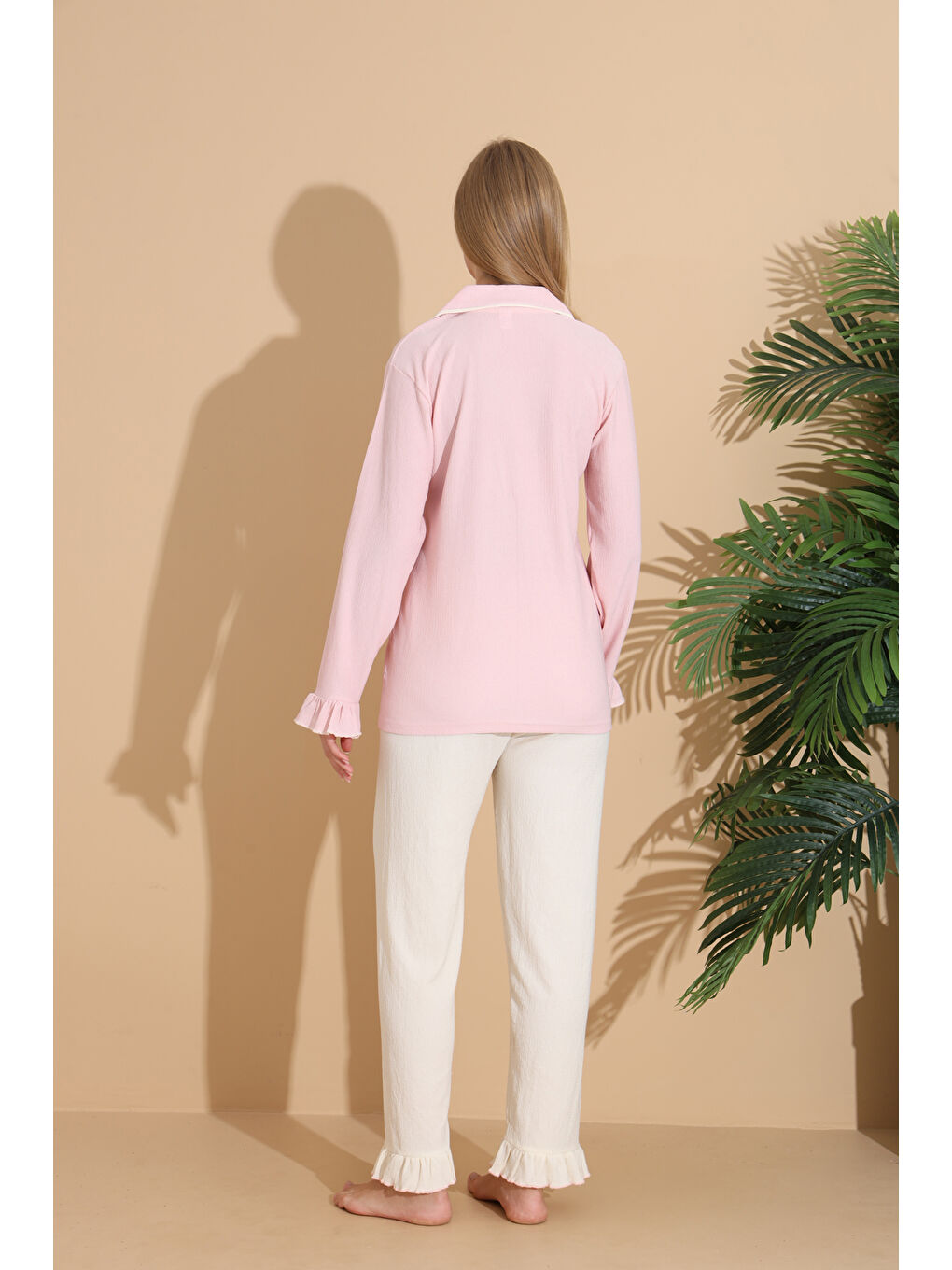 Pembe Bürümcük Kumaş Önden Düğmeli Uzun Kollu Kadın Pijama Takımı 6004-3