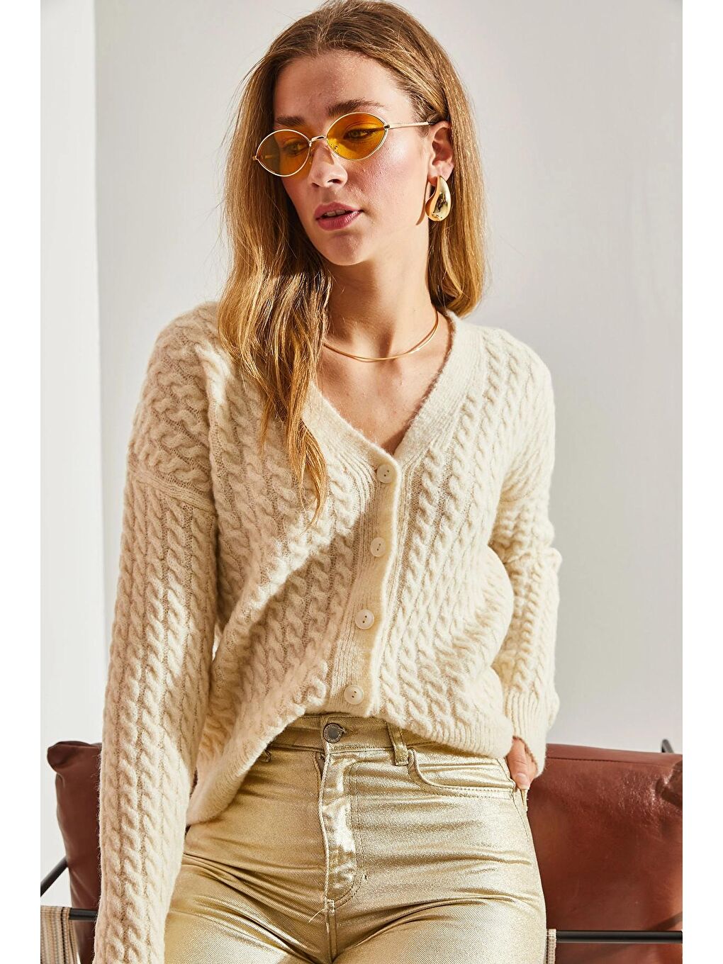 Bej Kadın Saç Örgülü Düğmeli Triko Hırka-1