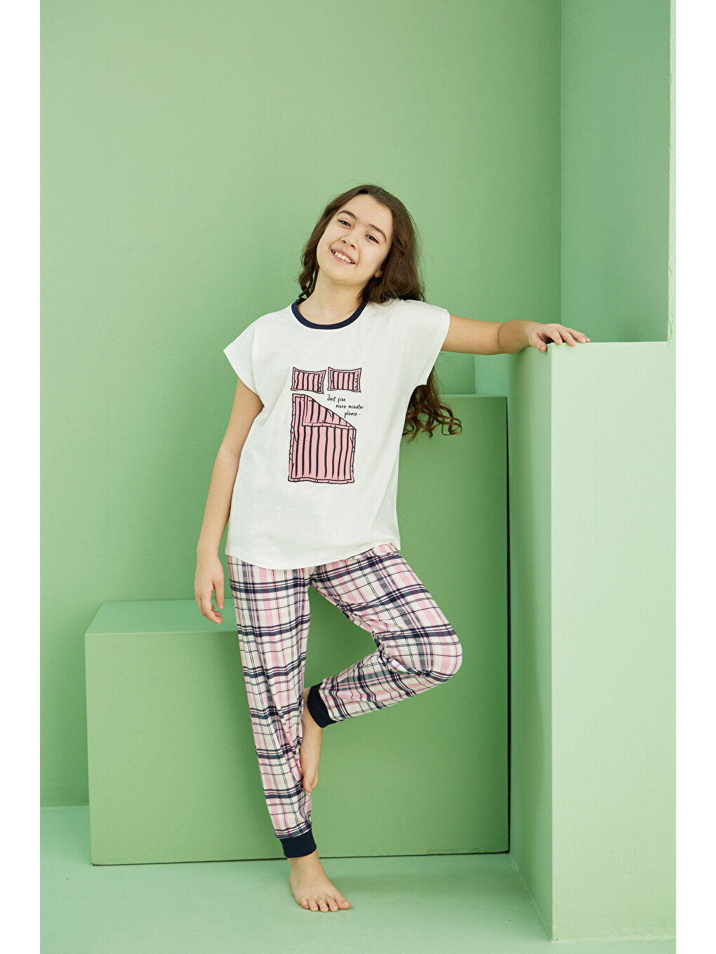 Ekru Desenli Pamuklu Bisiklet Yaka Örme Pijama Takım25117065-3