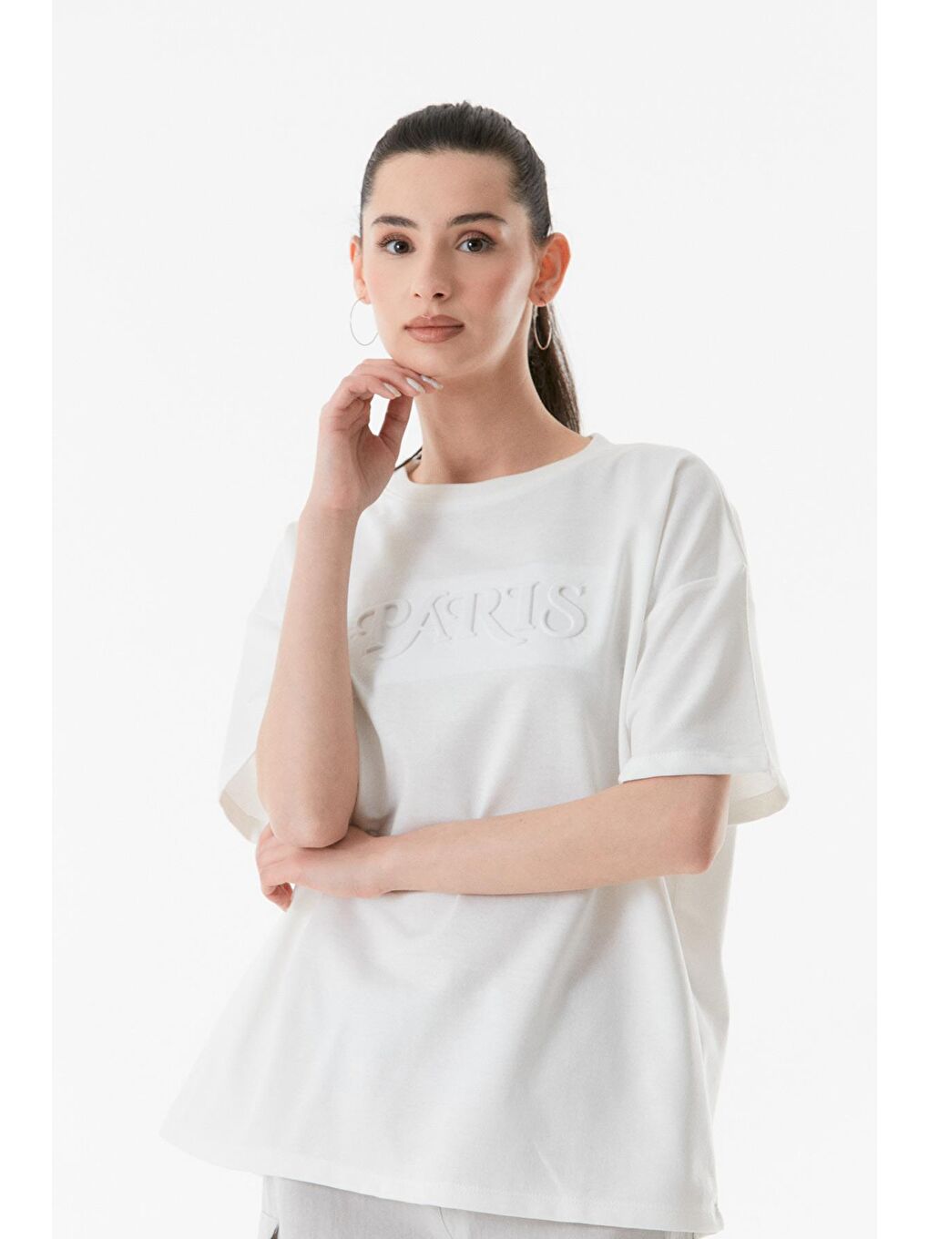 Ekru Kabartma Baskılı Bisiklet Yaka Tişört-3