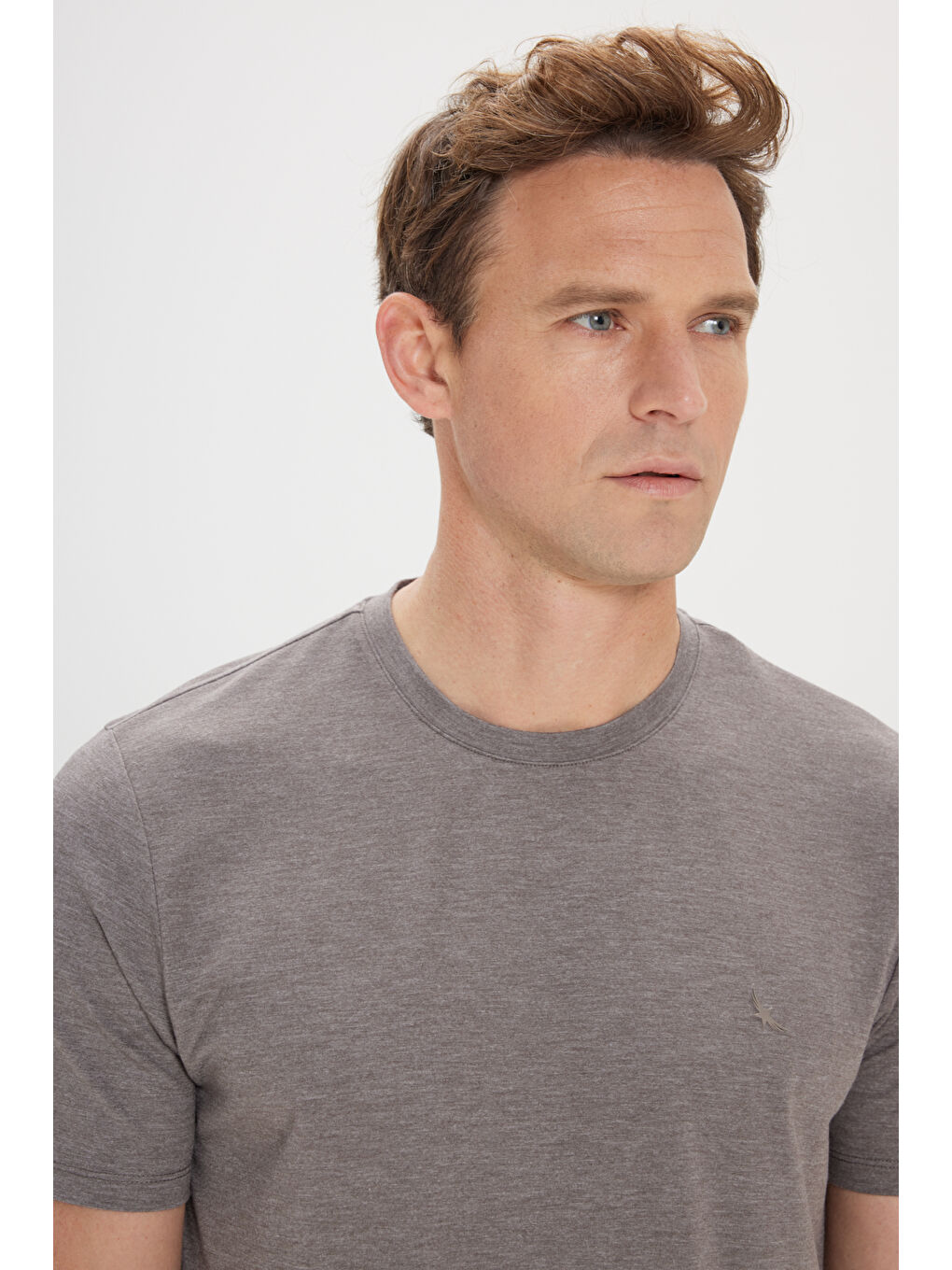 Erkek Kahverengi Slim Fit Dar Kesim Bisiklet Yaka Jakarlı Tişört-2