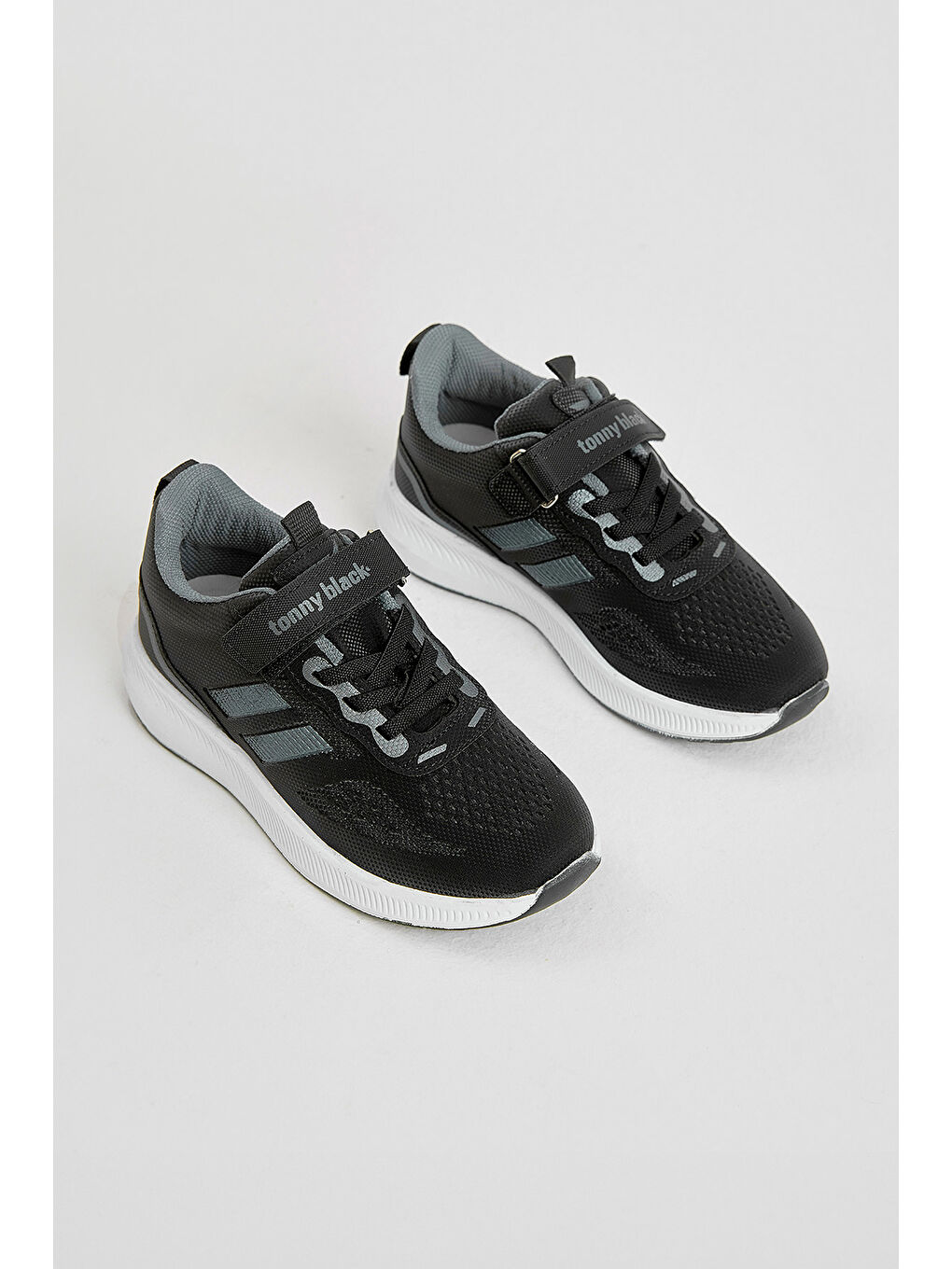 Çocuk Unisex Siyah Füme Eva Taban Yanı Şeritli File Detaylı Cırtlı Spor Ayakkabı-1