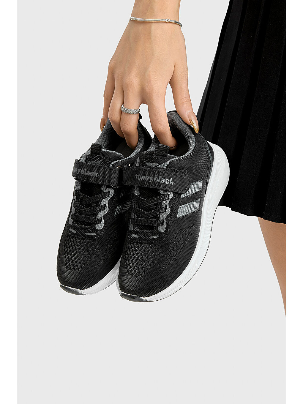 Çocuk Unisex Siyah Füme Eva Taban Yanı Şeritli File Detaylı Cırtlı Spor Ayakkabı-2