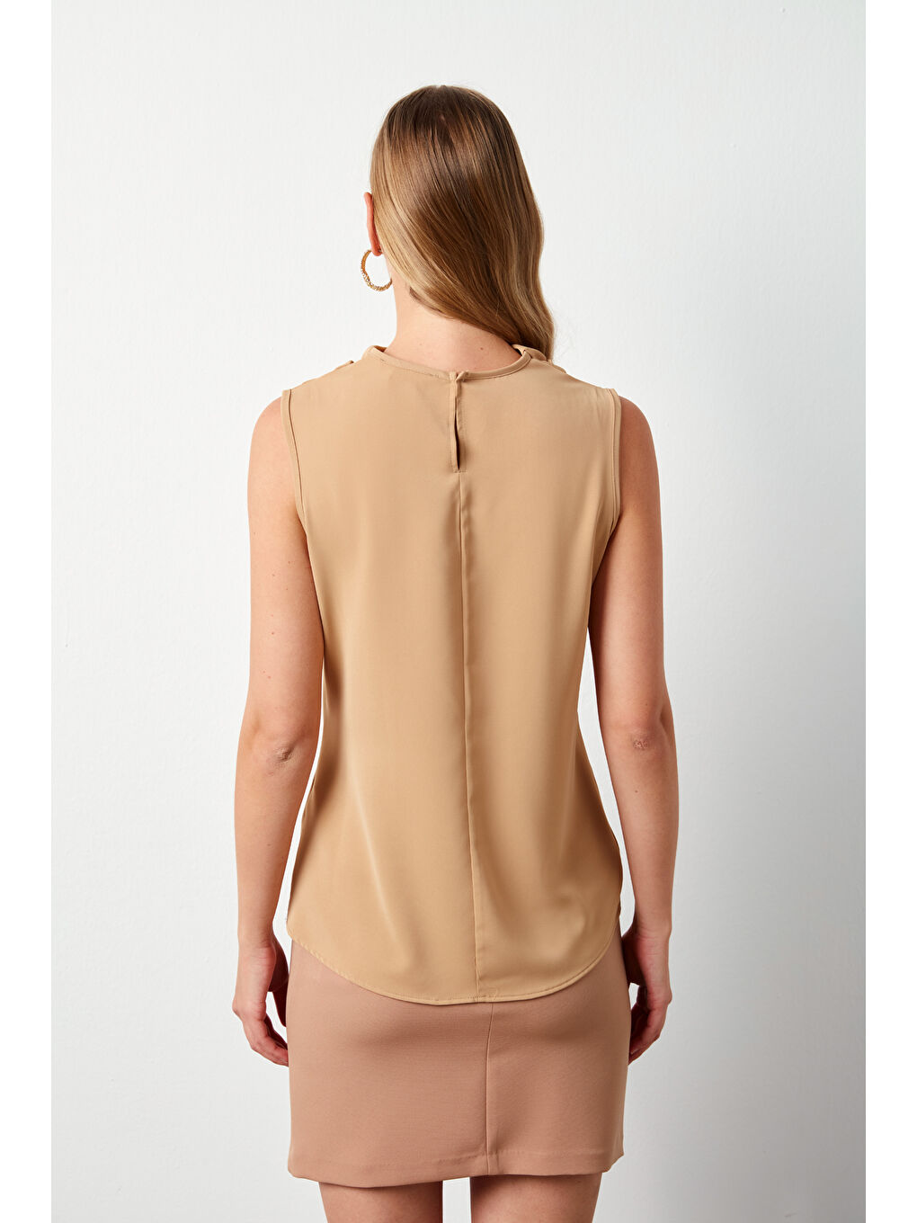 SATEEN Kahverengi Degaje Yaka Kolsuz Bluz - Camel - 4