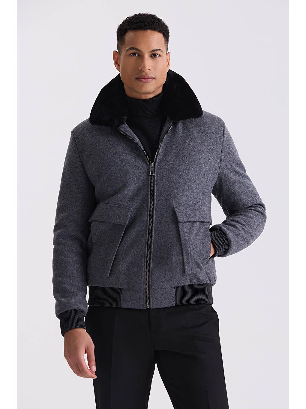 Gri Regular Fit Yaka Kürklü Kışlık Mont