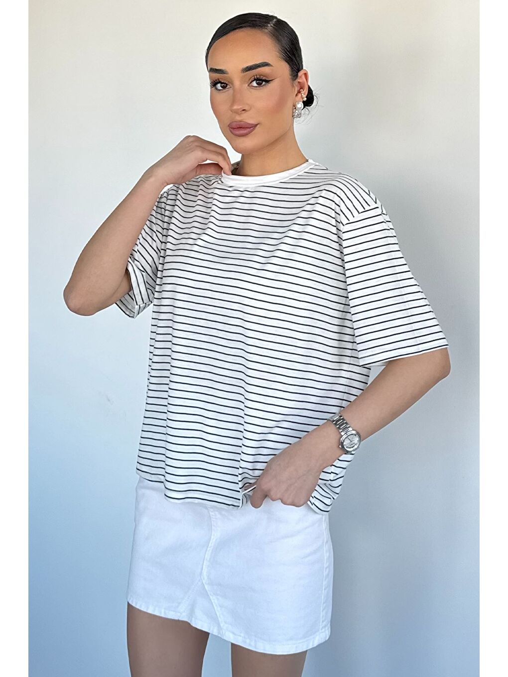 Beyaz Kadın Bisiklet Yaka Çizgi Desenli Tişört