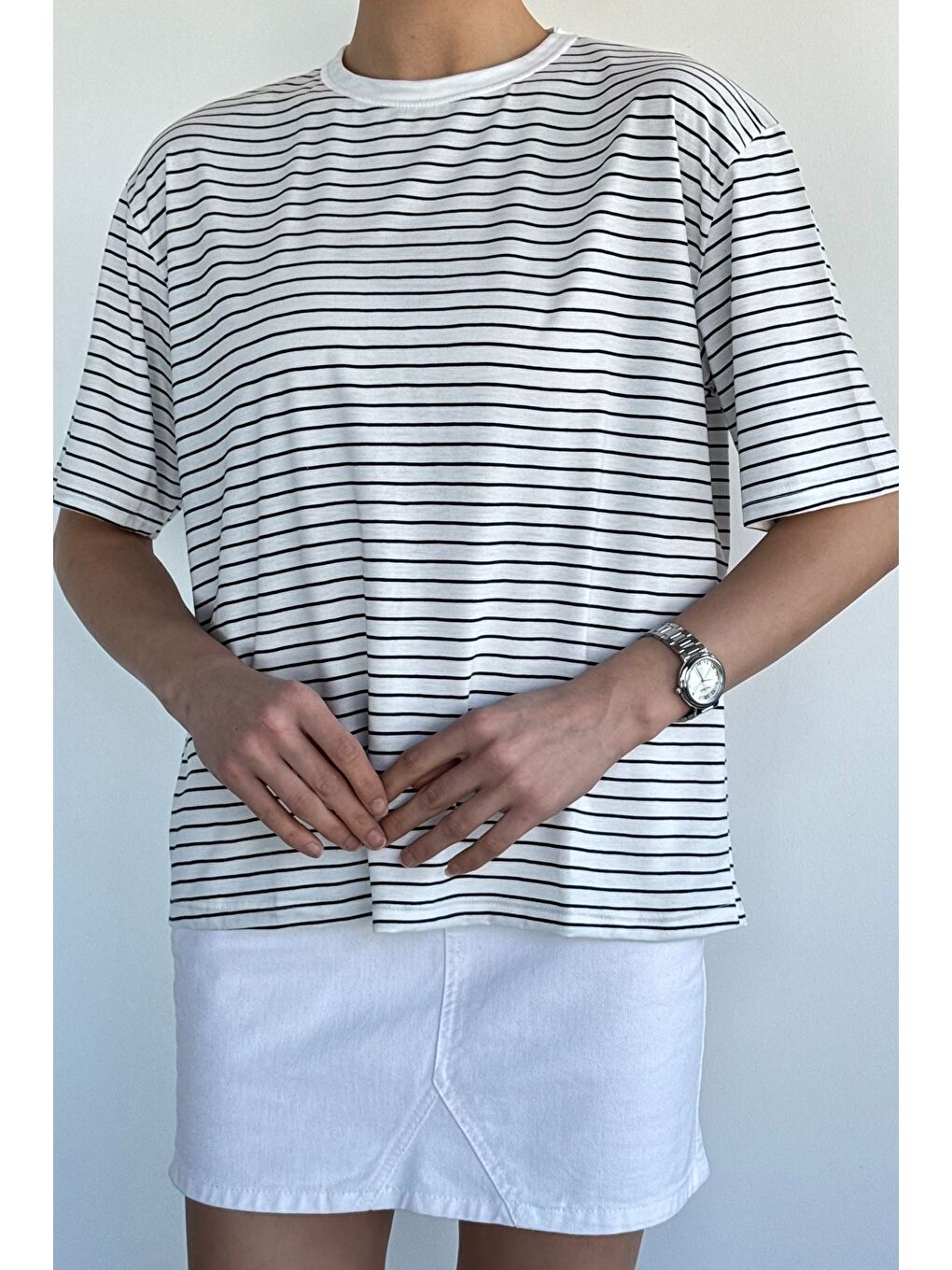 Beyaz Kadın Bisiklet Yaka Çizgi Desenli Tişört-2