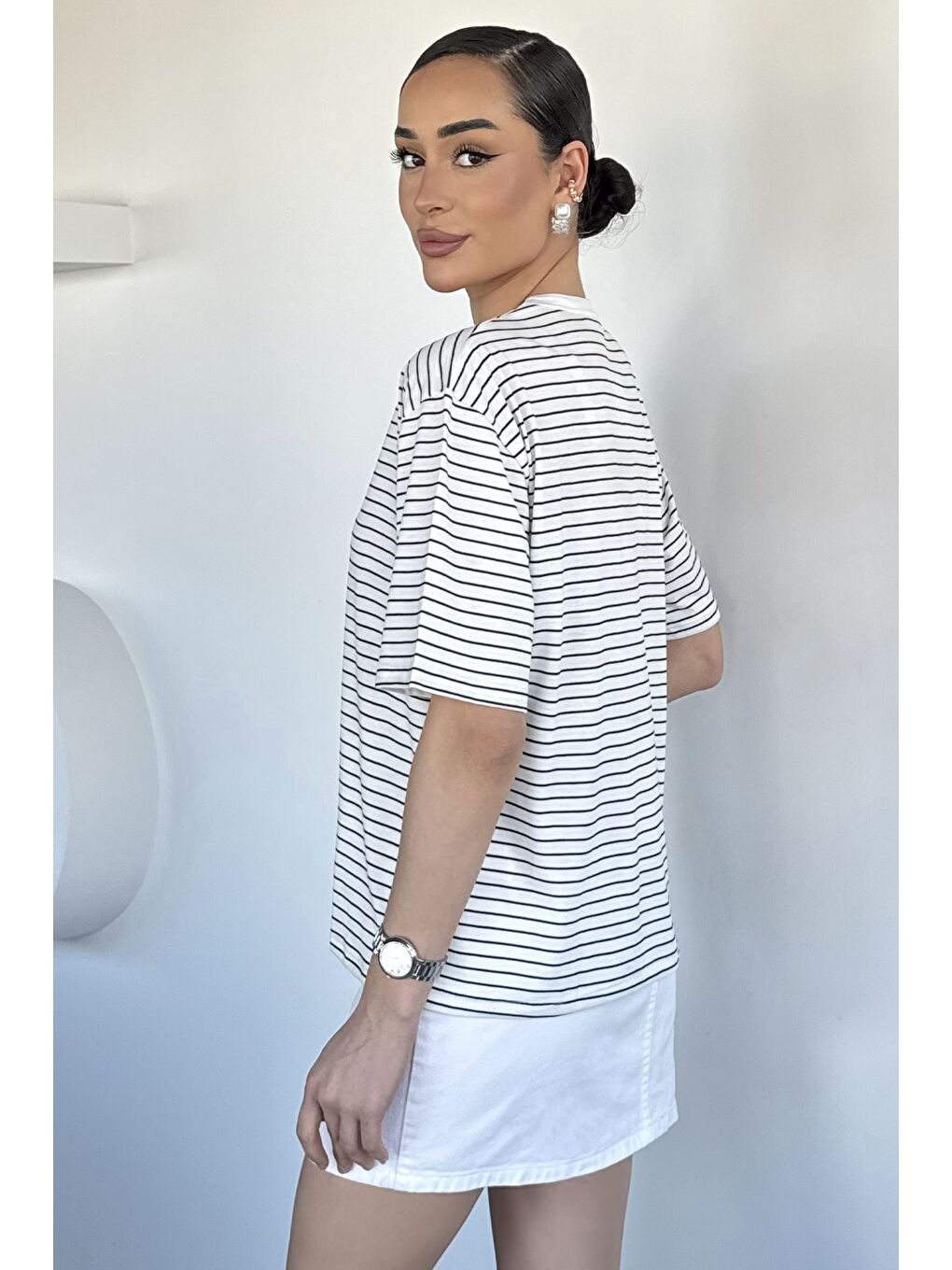 Beyaz Kadın Bisiklet Yaka Çizgi Desenli Tişört-3
