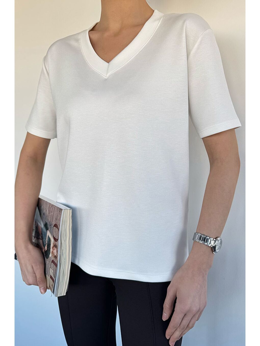 Ekru Kadın V Yaka Basic Tişört