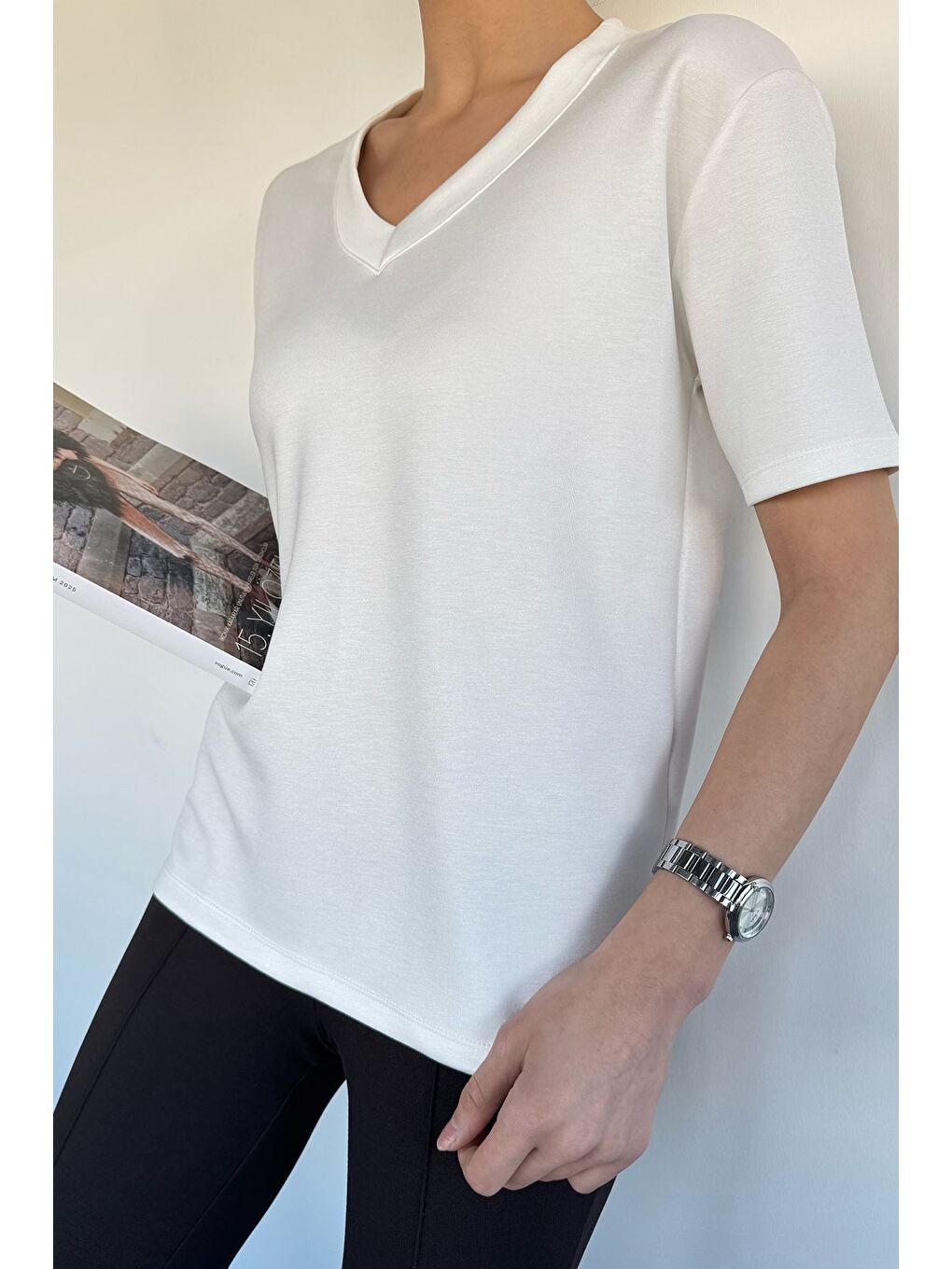 Ekru Kadın V Yaka Basic Tişört-2