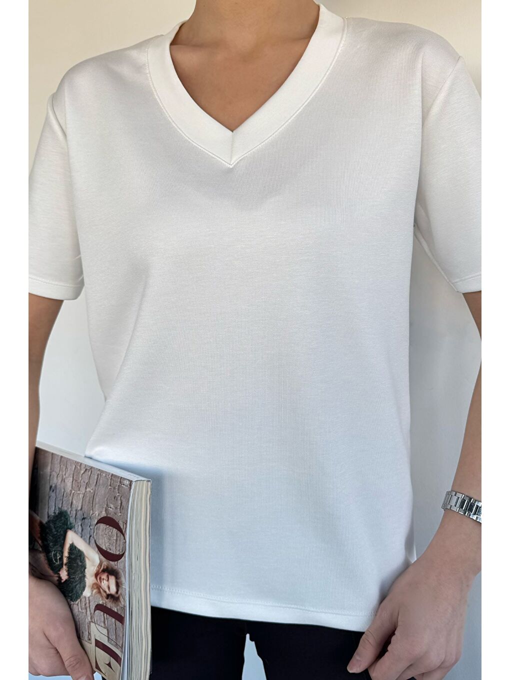 Ekru Kadın V Yaka Basic Tişört-4