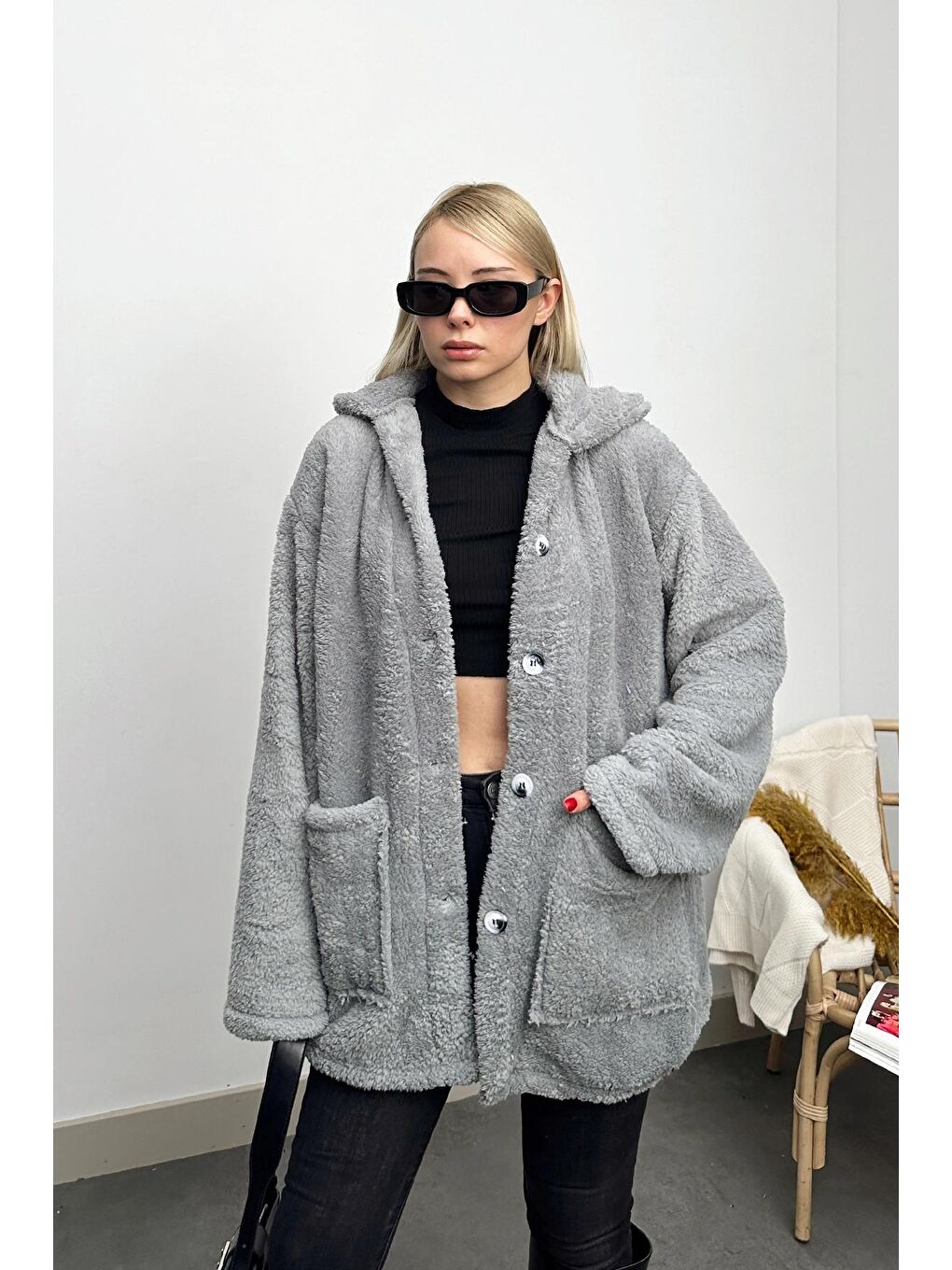 Gri Çift Cepli Önü Düğmeli Oversize Pelüş Ceket