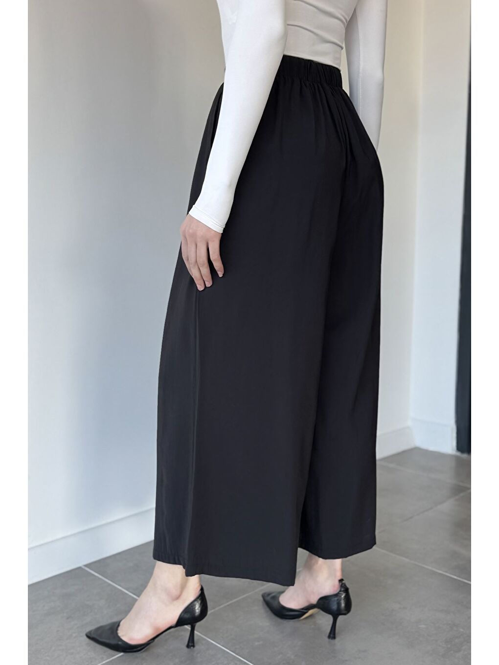 Siyah Perry Kadın Pileli Bol Kesim Pantolon-3